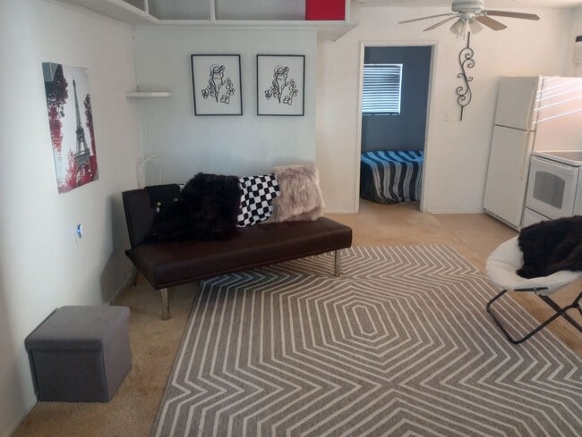 6129 Andalusia Ave, Unit The CTR Villas in Riverside, CA - Foto de edificio - Building Photo