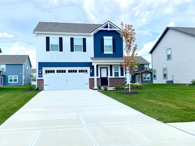 6670 Hawthorne Dr in McCordsville, IN - Building Photo