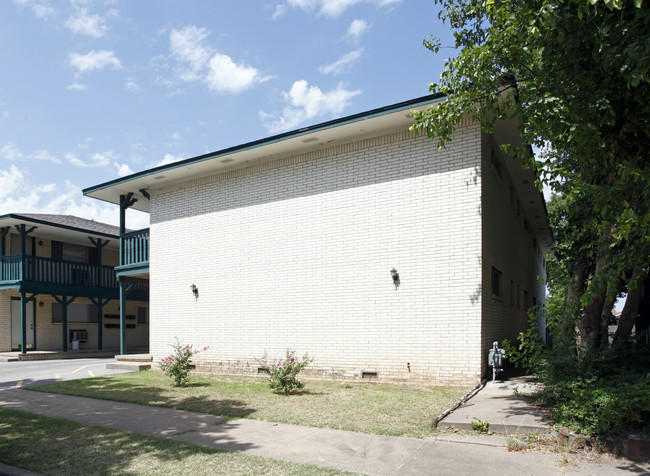 Brixton in Tulsa, OK - Building Photo - Building Photo