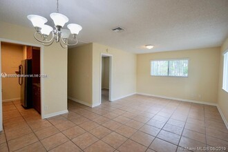 3719 NW 84th Ave in Sunrise, FL - Building Photo - Building Photo