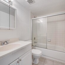 1668 Locust St in Reno, NV - Building Photo - Interior Photo