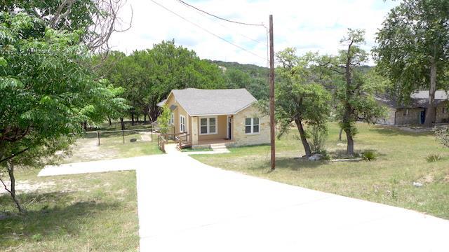 1520 Nixon Ln in Kerrville, TX - Foto de edificio