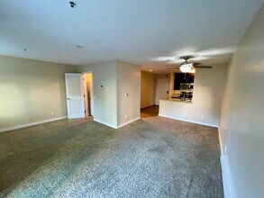 6400 Christie Ave, Unit 2119 in Emeryville, CA - Building Photo - Building Photo