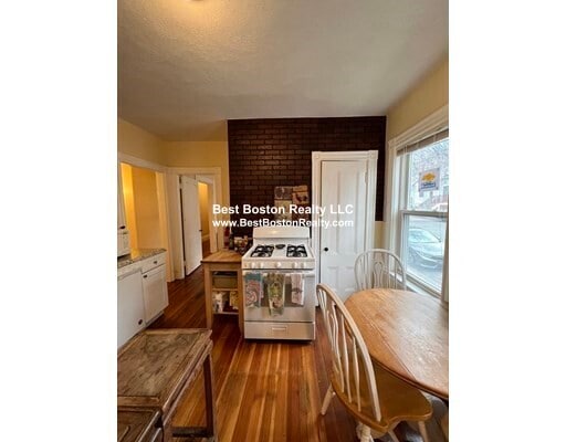 2 Gilson Ter, Unit 1 in Somerville, MA - Foto de edificio - Building Photo