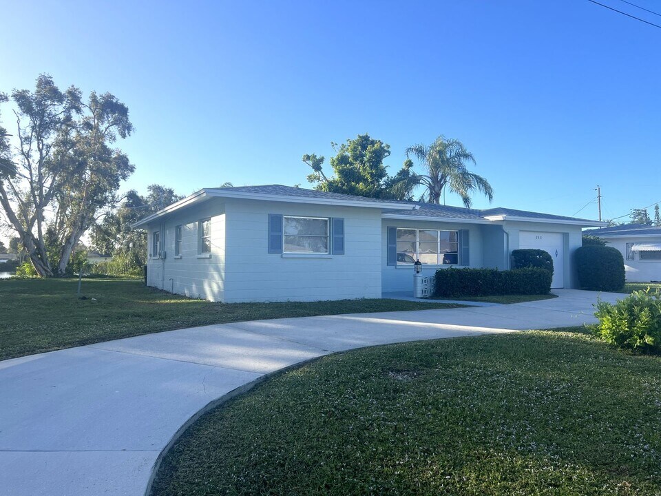 280 E Seminole Dr in Venice, FL - Building Photo