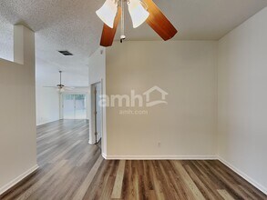 5588 Westland Station Rd in Jacksonville, FL - Foto de edificio - Building Photo