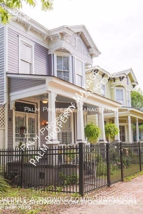 207 W 38th St in Savannah, GA - Building Photo