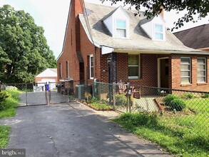 13769 Travilah Rd in Rockville, MD - Foto de edificio - Building Photo