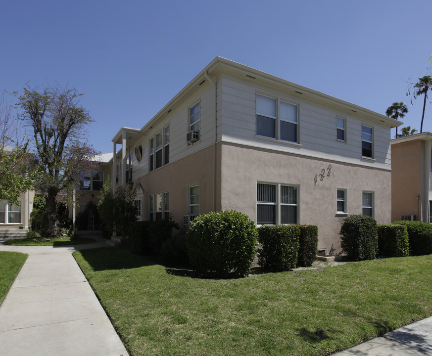 122 N Lamer St in Burbank, CA - Building Photo