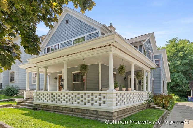 property at 318 Washington St SE
