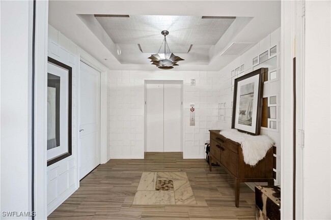 13675 Vanderbilt Dr in Naples, FL - Building Photo - Building Photo