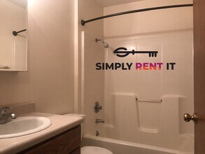 625 4th St in Nevada, IA - Building Photo - Building Photo