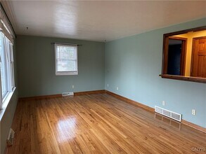 7336 Wheatley Rd in East Syracuse, NY - Building Photo - Building Photo