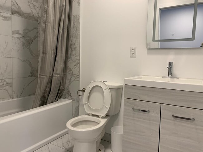 4833 Saint-Urbain Rue in Montréal, QC - Building Photo - Building Photo