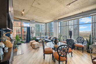 125 E 13th St, Unit 1006 in Chicago, IL - Building Photo - Building Photo