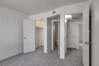 Cape Cod Apartments in Tempe, AZ - Foto de edificio - Interior Photo