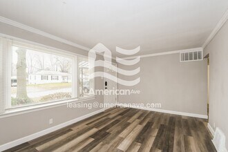 1425 Akron Dr in St. Louis, MO - Foto de edificio - Building Photo