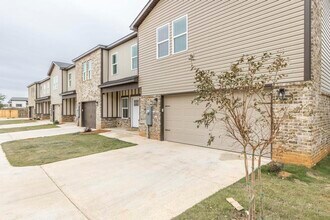 316 Beau Claire Cir in Byron, GA - Building Photo - Building Photo