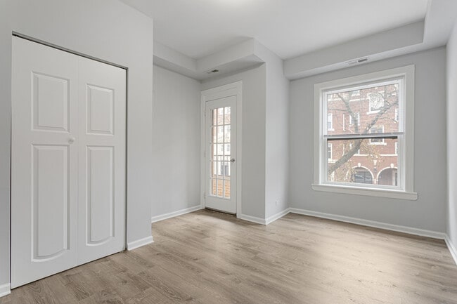 7451 N Greenview Ave in Chicago, IL - Building Photo - Building Photo