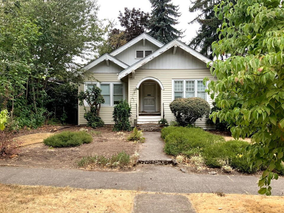 1926 Moss St in Eugene, OR - Building Photo