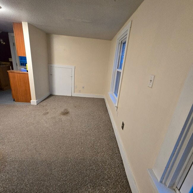 23 Highland Ave, Unit 23 Highland ave Apt 3 in Bangor, ME - Foto de edificio - Building Photo