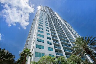 244 Biscayne Blvd, Unit 200 in Miami, FL - Building Photo - Building Photo