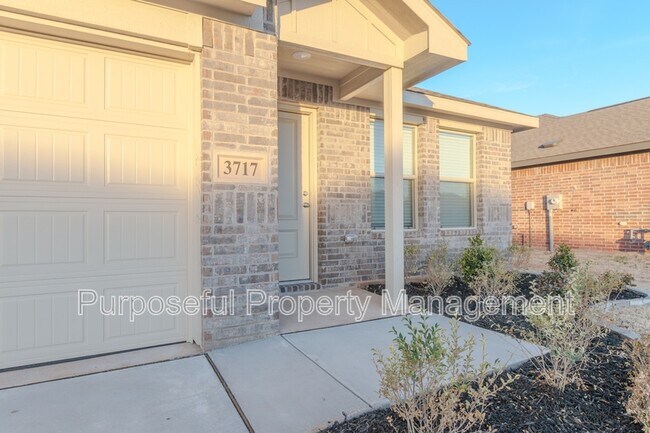 3717 Los Cabos Dr in Mustang, OK - Building Photo - Building Photo