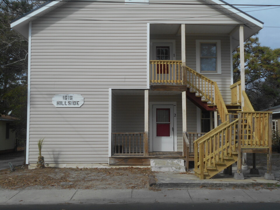 1616 Hillside Dr S in North Myrtle Beach, SC - Foto de edificio