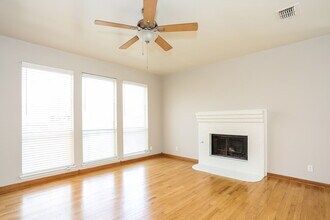 2128 Amber Springs in Mesquite, TX - Foto de edificio - Building Photo