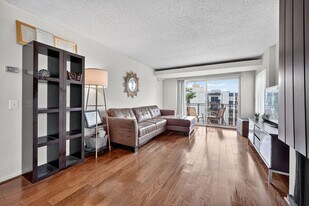 60 S Van Dorn St in Alexandria, VA - Building Photo