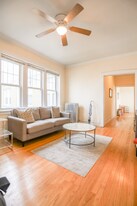 2451 W Gunnison St in Chicago, IL - Building Photo