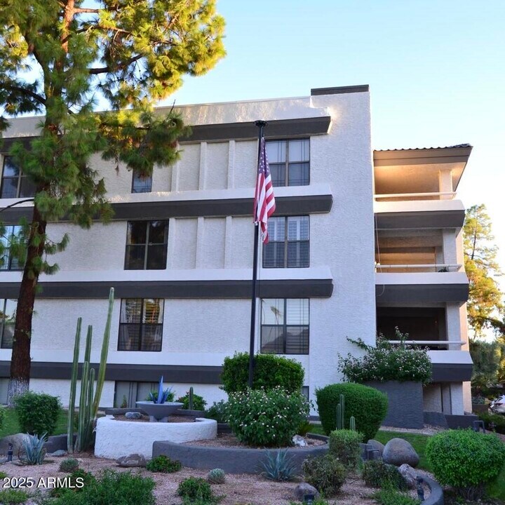 5102 N 31st Pl in Phoenix, AZ - Building Photo