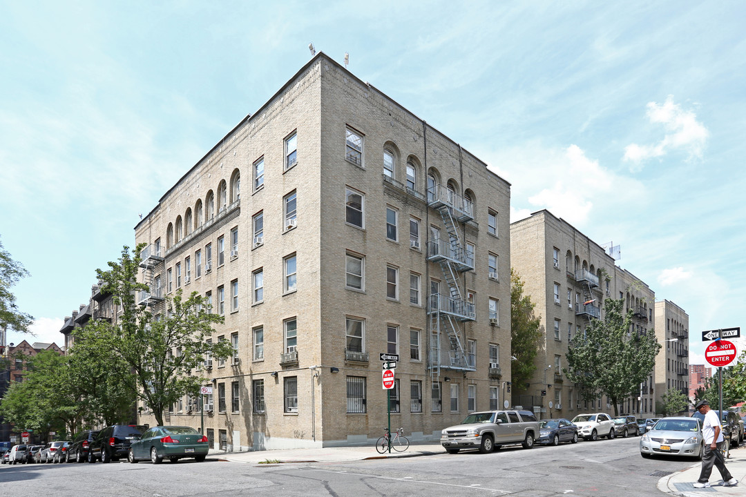 400 W 128th St in New York, NY - Building Photo