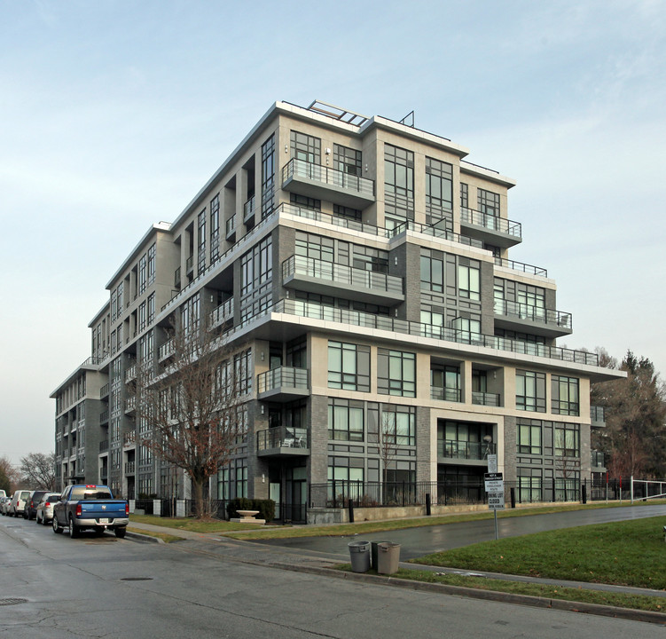 21 Clairtrell Rd in Toronto, ON - Building Photo