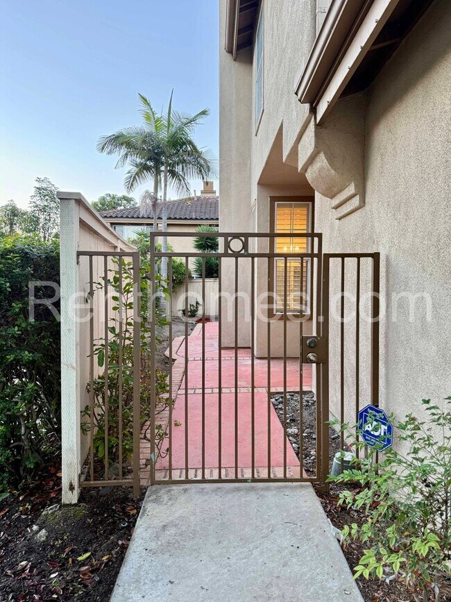 12710 Via Nieve in San Diego, CA - Building Photo - Building Photo