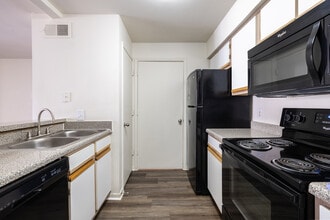 Ridgewood West in Huntsville, TX - Building Photo - Interior Photo