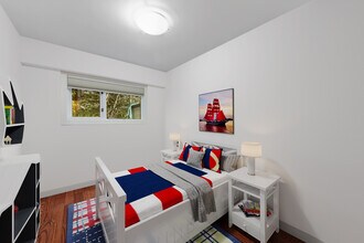 6260 St. Georges Av in West Vancouver, BC - Building Photo - Building Photo