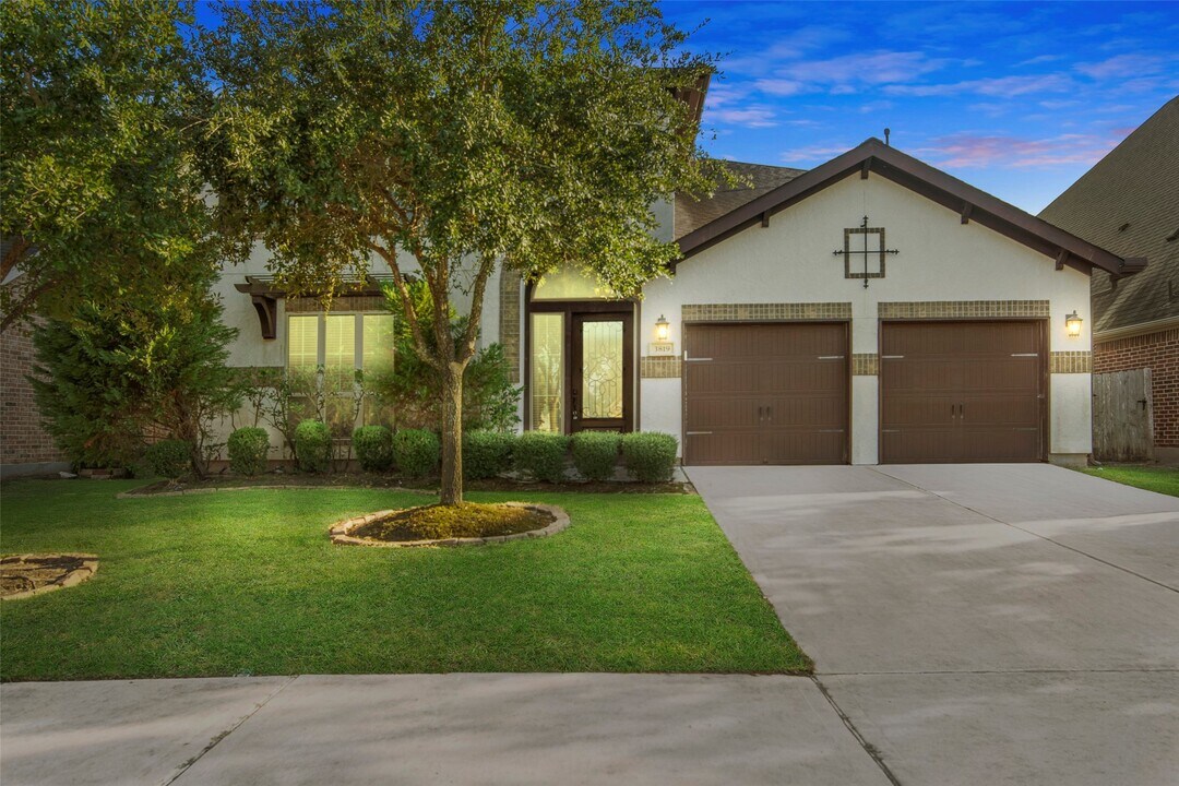 3819 May Ridge Ln in Sugar Land, TX - Building Photo