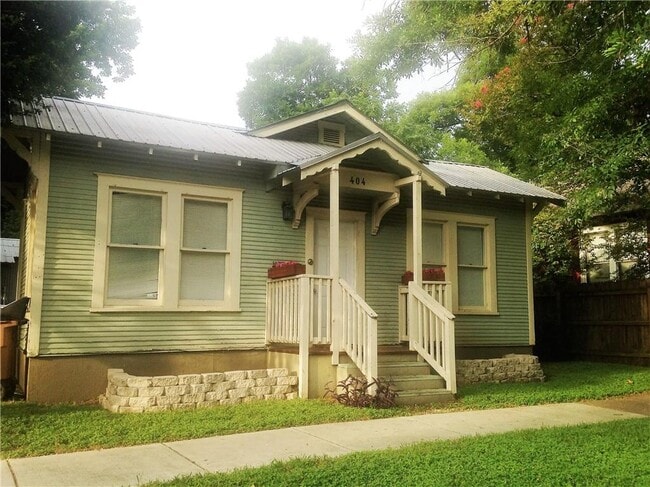 property at 404 W 43rd St