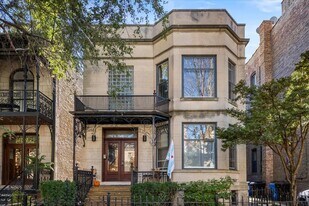 709 W Roscoe St in Chicago, IL - Building Photo