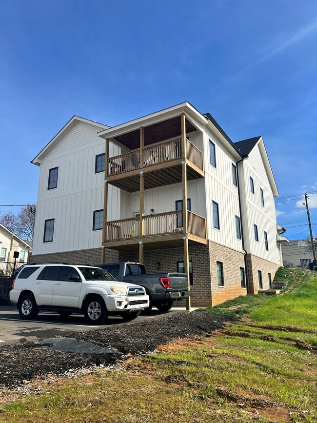 property at 1915 Forest Ave
