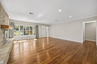 2500 Winsted Ln in Austin, TX - Building Photo - Building Photo