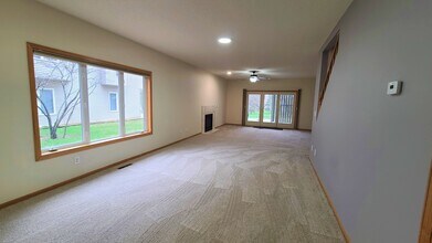 1480 Violet Ln in Eagan, MN - Foto de edificio - Building Photo