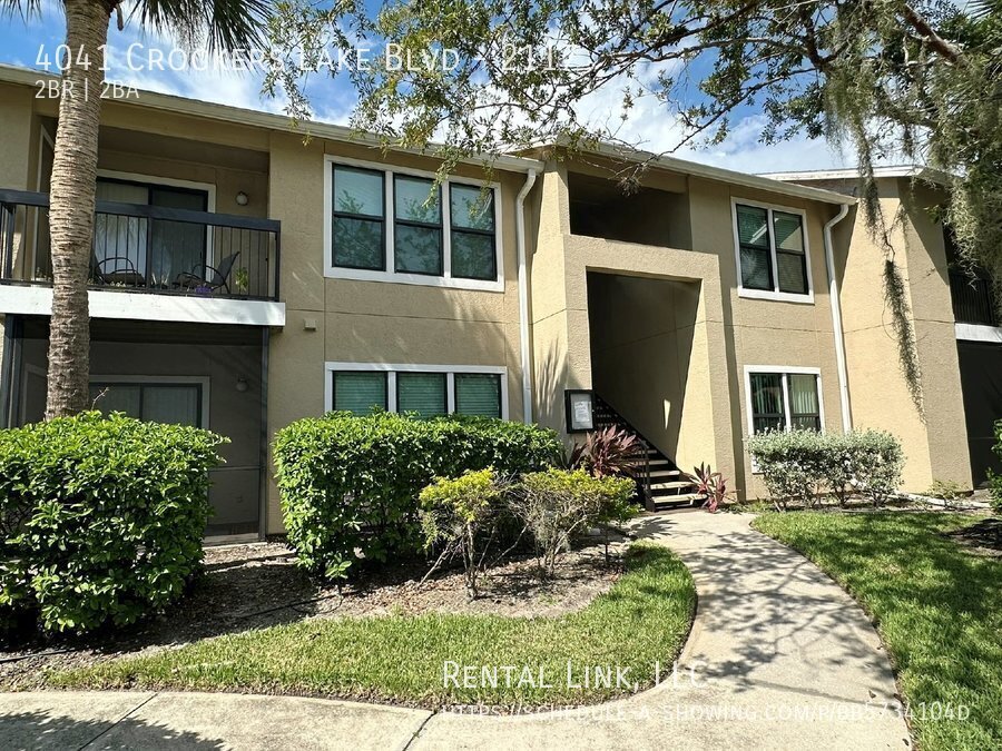 4041 Crockers Lake Blvd in Sarasota, FL - Foto de edificio