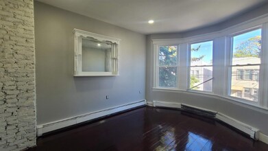 165 Clendenny Ave-Unit -4 in Jersey City, NJ - Building Photo - Building Photo