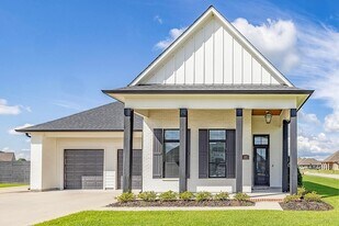 102 Farmington Ct in Houma, LA - Building Photo