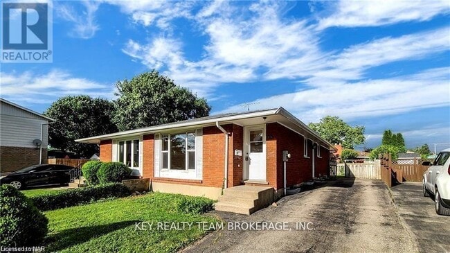 property at 10 Hill Park Ln