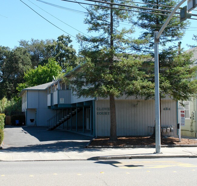 Clover Court in Cloverdale, CA - Building Photo - Building Photo