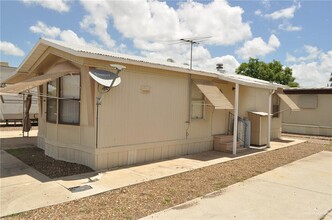 42 Nutmeg Ct in Donna, TX - Foto de edificio - Building Photo