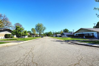 Village Green Apartments in Anderson, CA - Building Photo - Building Photo